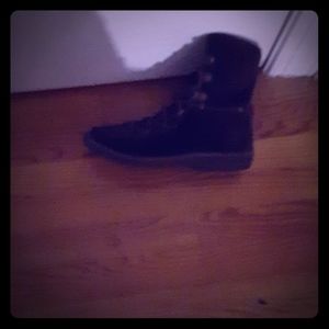 Size 9.5 timberland winter boots